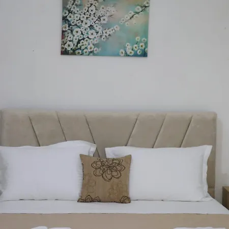 Garden House Apartment *