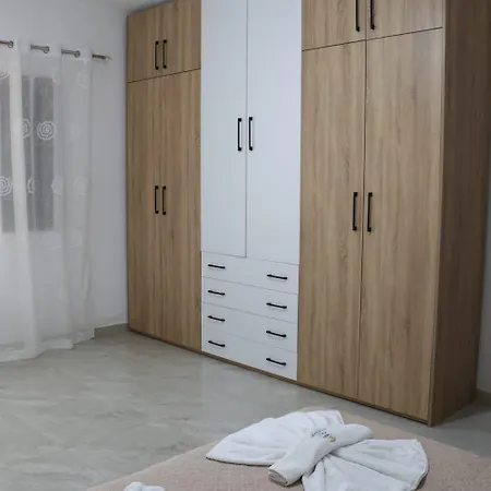 Garden House Apartment *